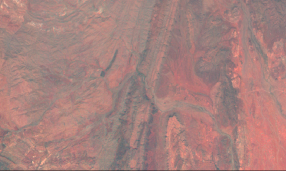 Comparing a hyperspectral image to a multispectral one over a mining site in Australia.